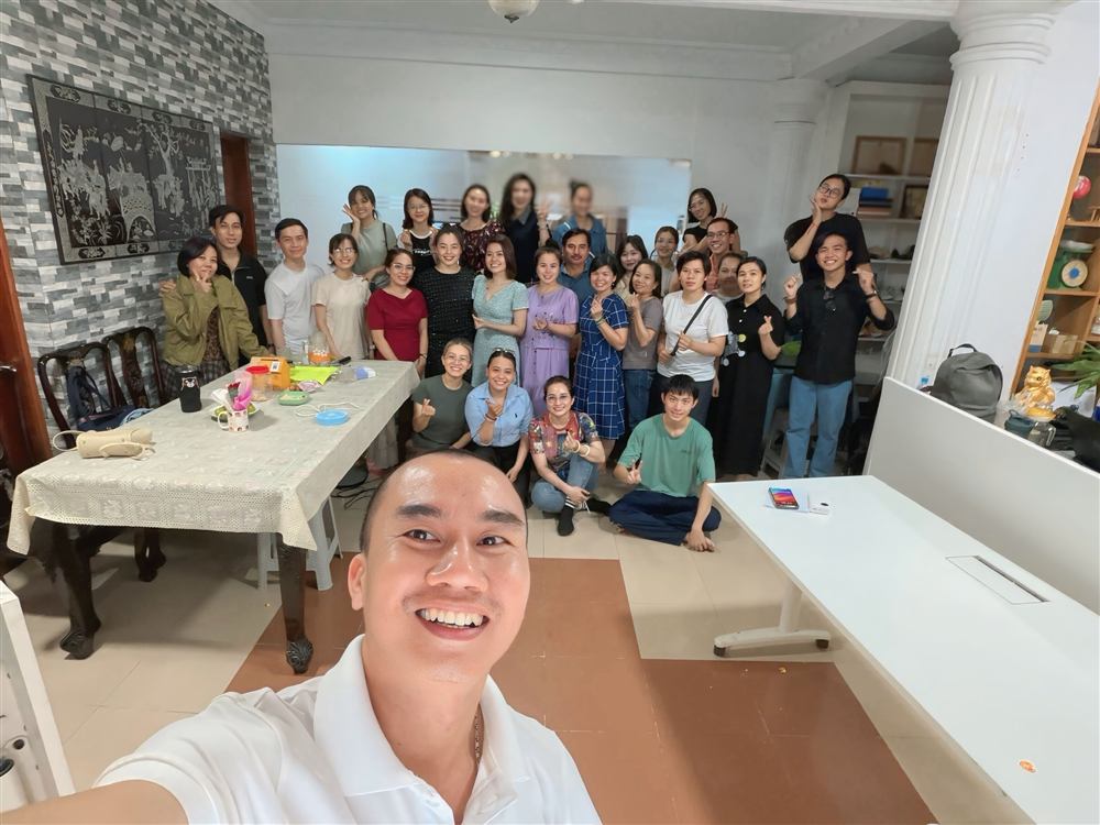 Cả lớp chụp ảnh kết nối sau buổi học